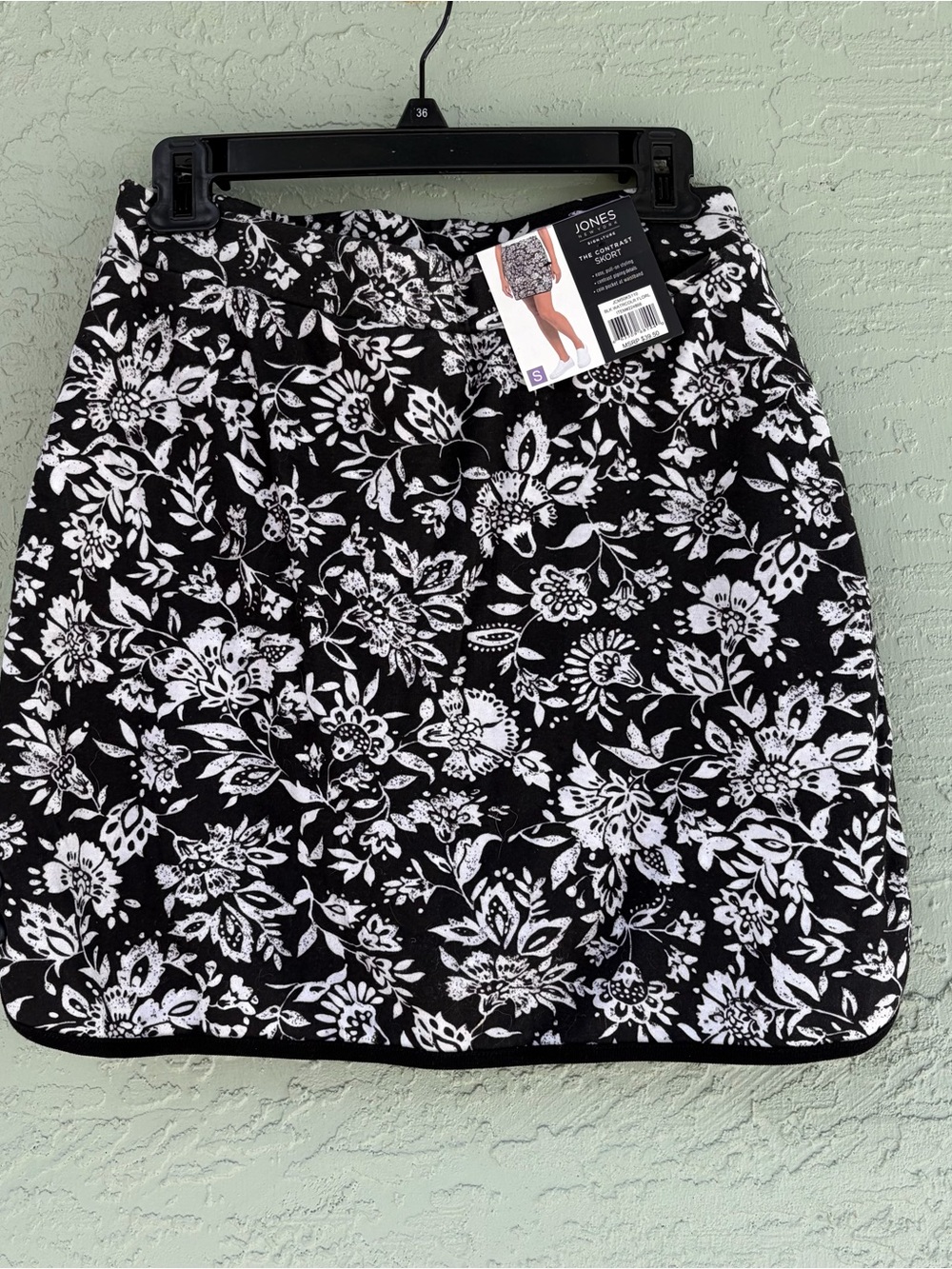NWT Jones New York Black and White Floral Mini Skirt Sz S